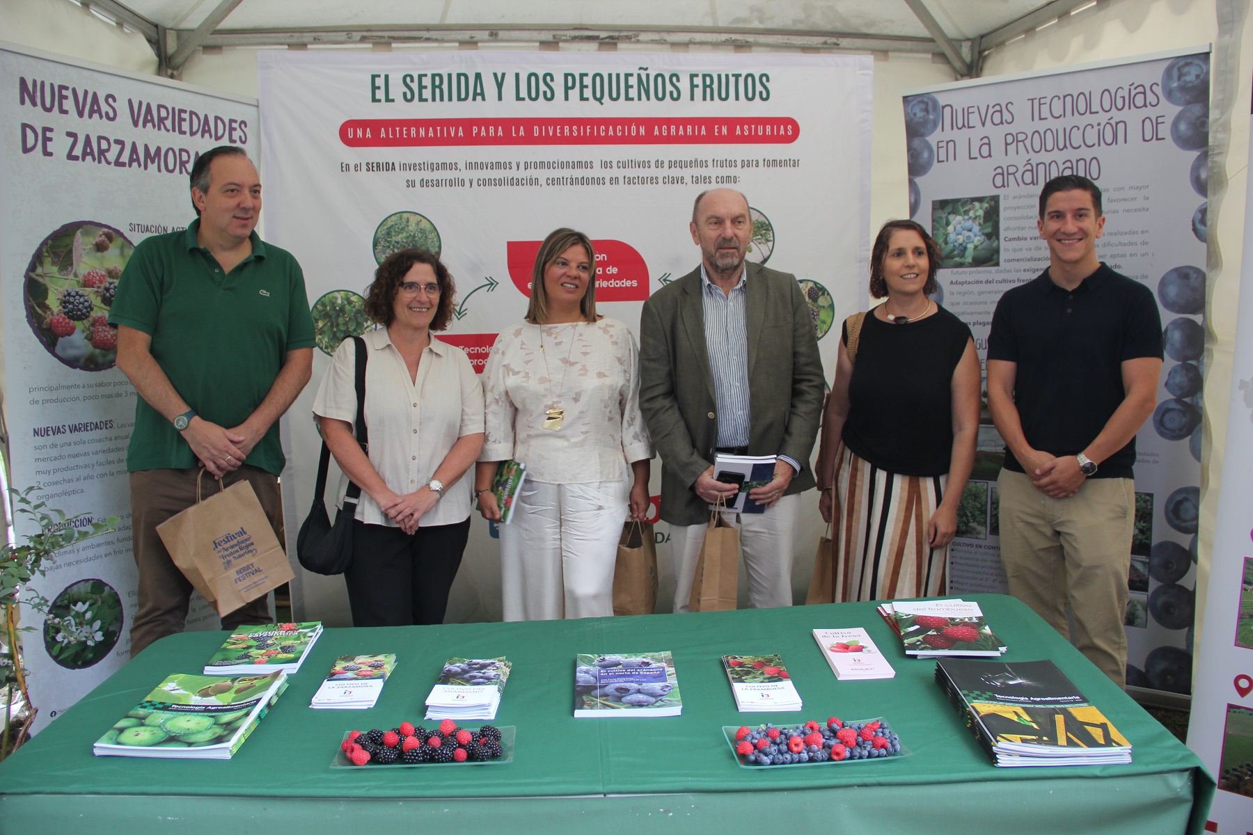 Visita institucional al estand del SERIDA